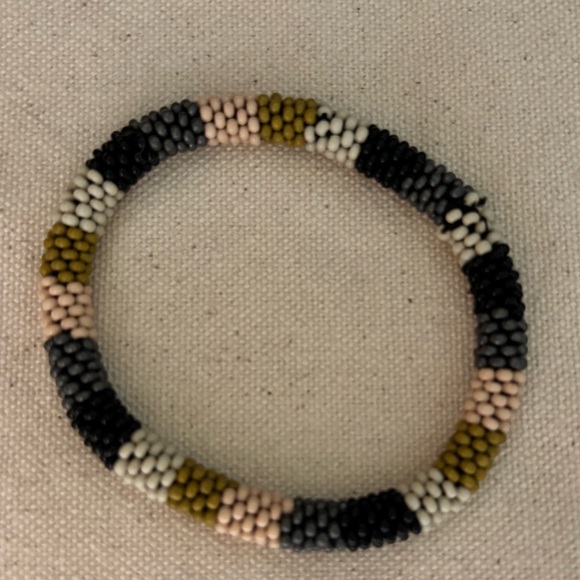 Elegant Beaded Bracelet - Black, White, Pink, and Gold - Picture 2 of 2